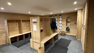 SKI ROOM ACCESSIBLE EXTERIEUR ET INTERIEUR