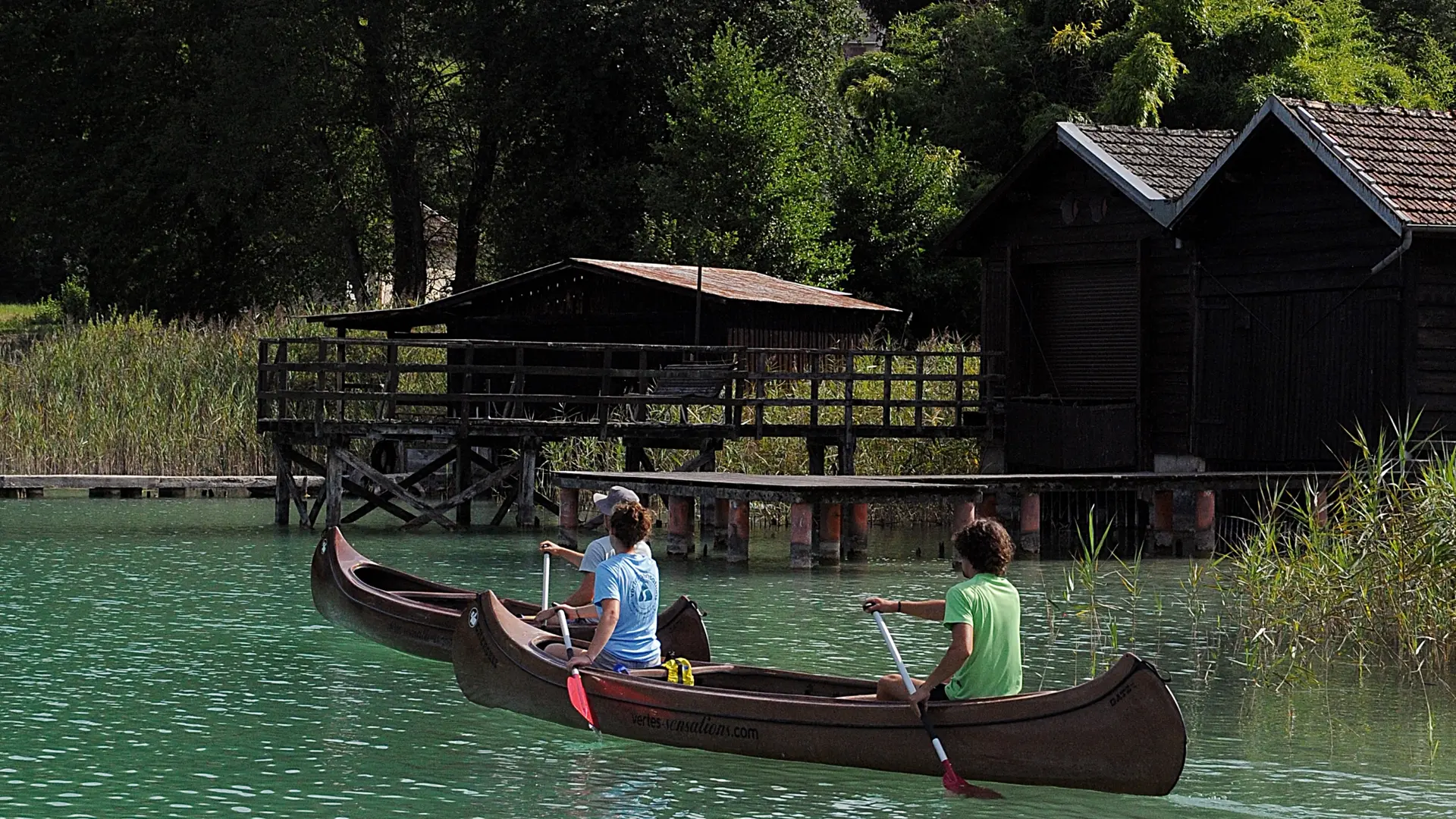 Canoë canadien sur le lac