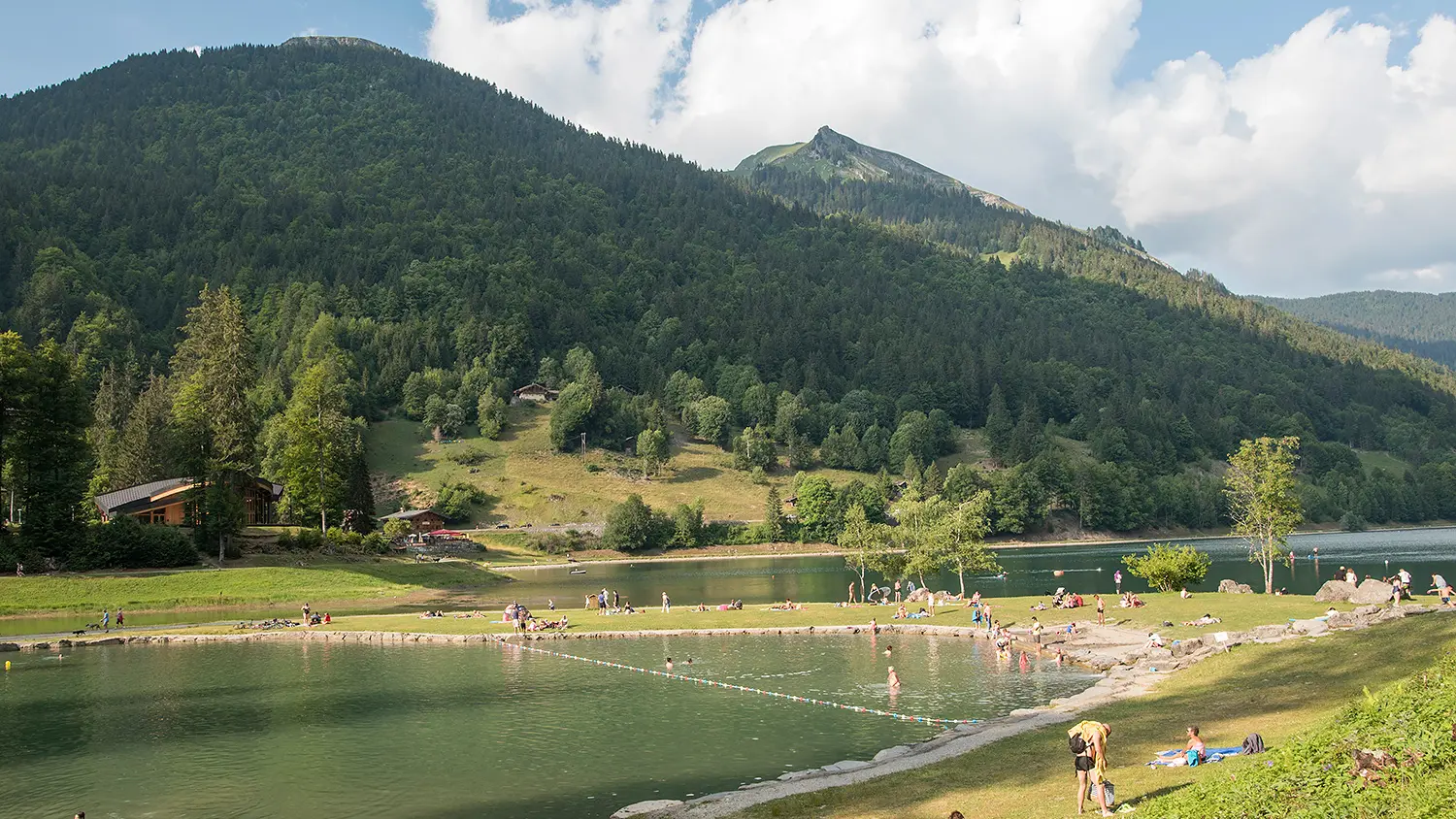 Plage du Lac de Montriond