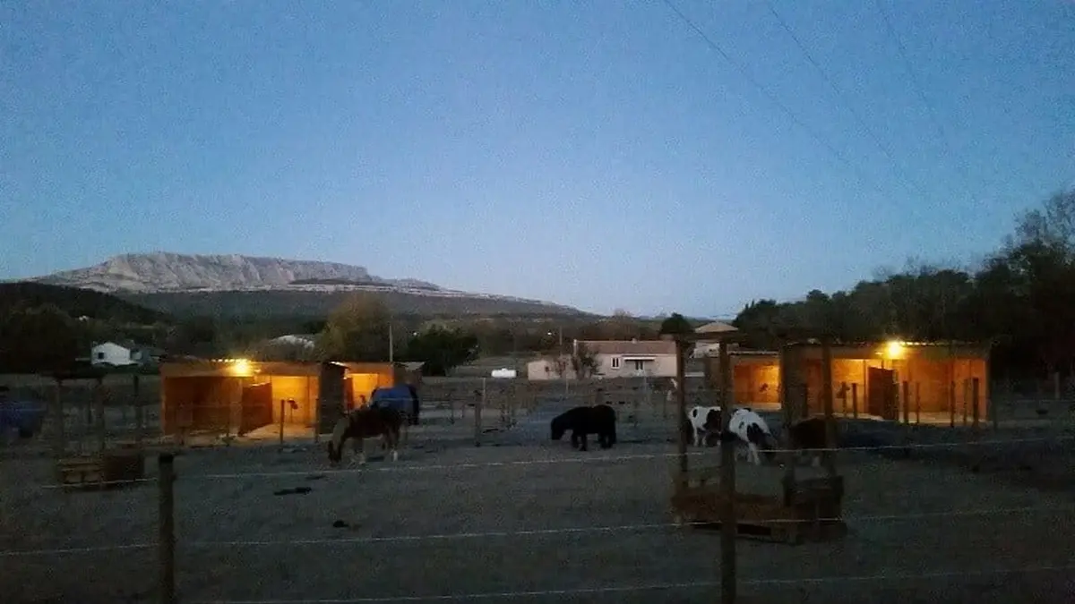 Écuries avec vue sur la Sainte Victoire