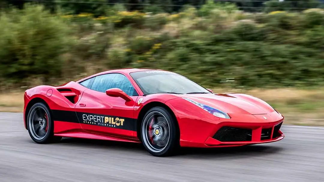 Tour en Ferrari dans les Portes du Soleil