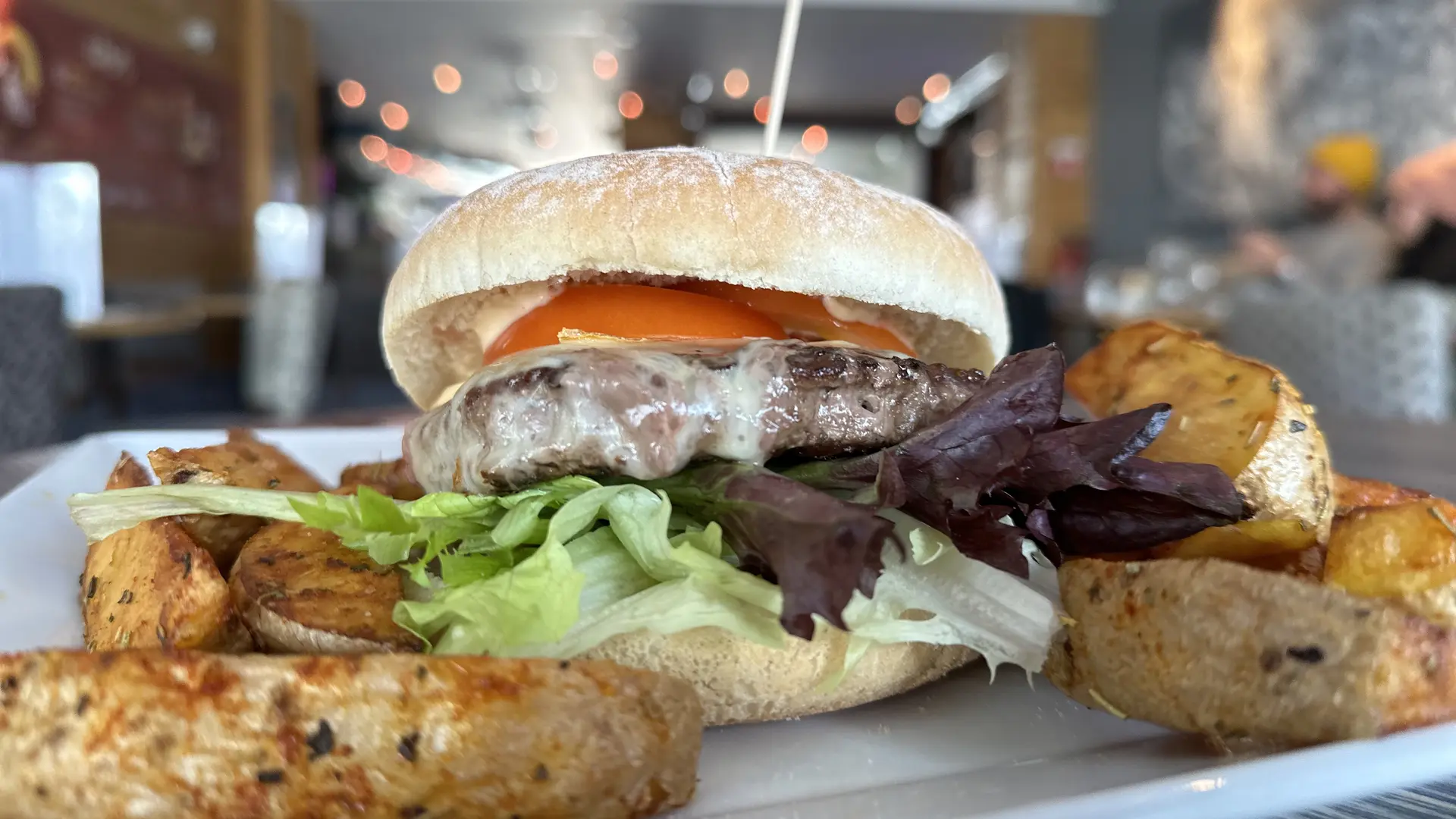 assiette burger potatoes