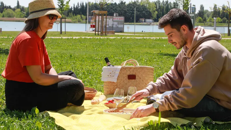 Pique nique au bord du lac de Monteux