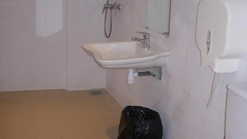 Grange des Tilleuls - Sanitaires PMR - Gîtes de Groupe d'Etape - Roure - Alpes-Maritimes