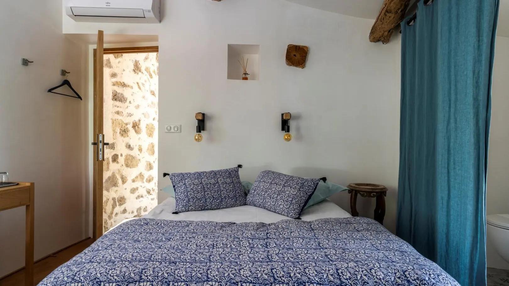 Chambre (niveau intermédiaire) Mas d'Osmeea (4 pers.) à Roquefort-les-Pins Gîtes de France Alpes-Maritimes