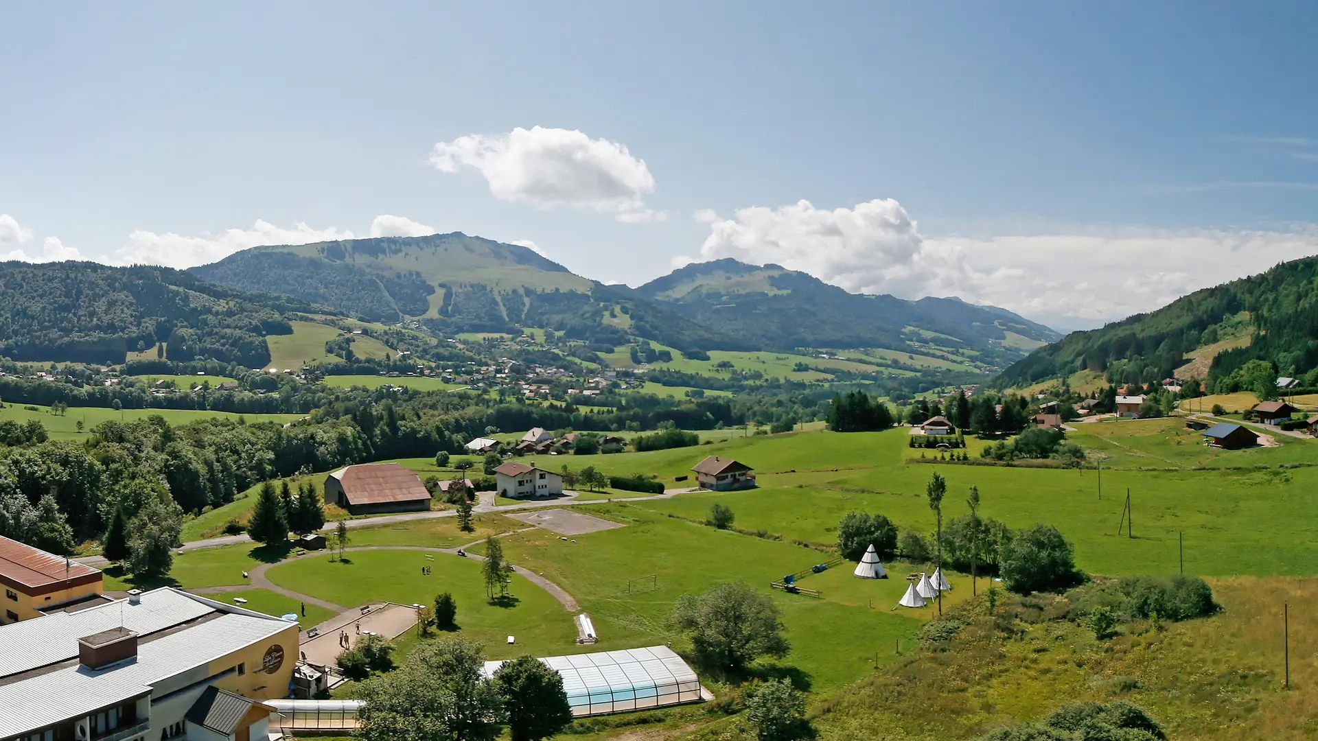 Vue aérienne du village club