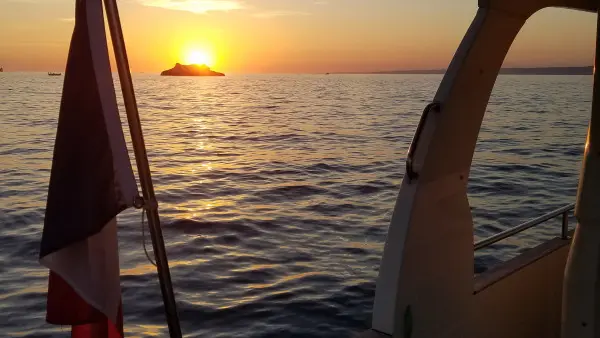 Soirée au soleil couchant dans les Calanques du Frioul - Vieux Port CNTL