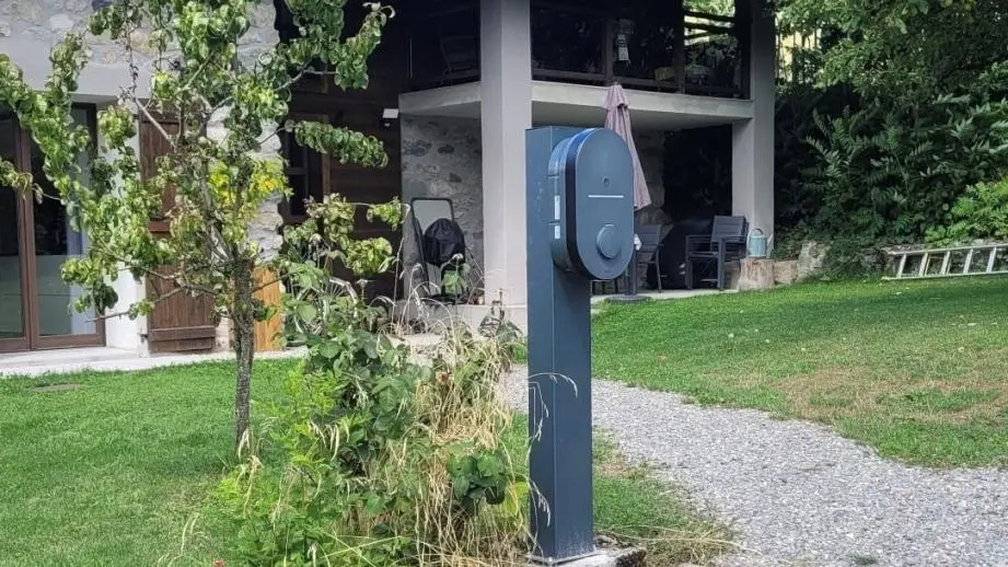 Borne pour recharge voiture électrique sur place (avec supplément)