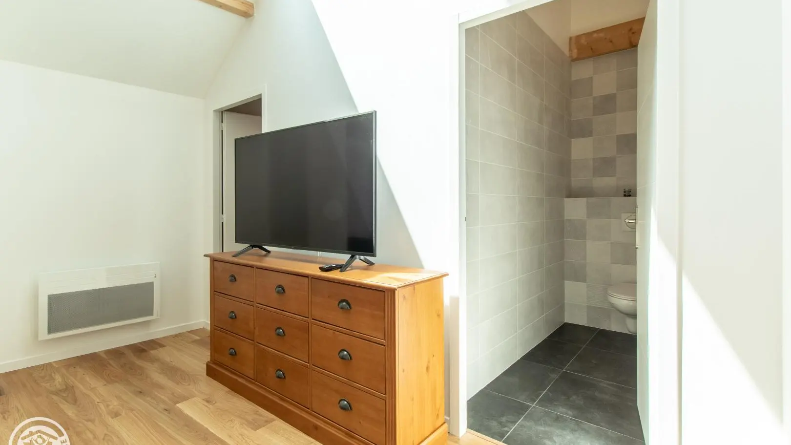 Chambre 2 avec WC et salle d'eau privative
