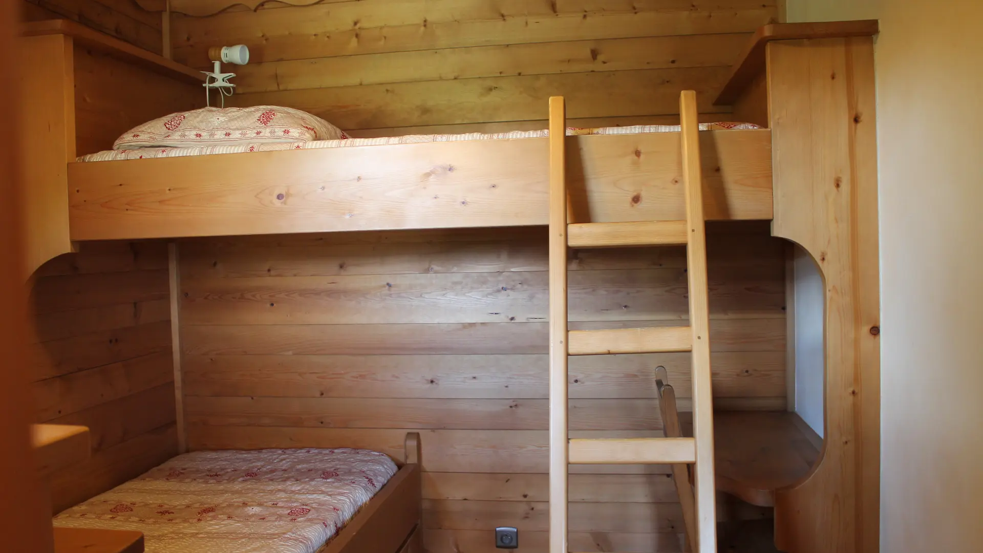 Petite chambre aux lits superposés
