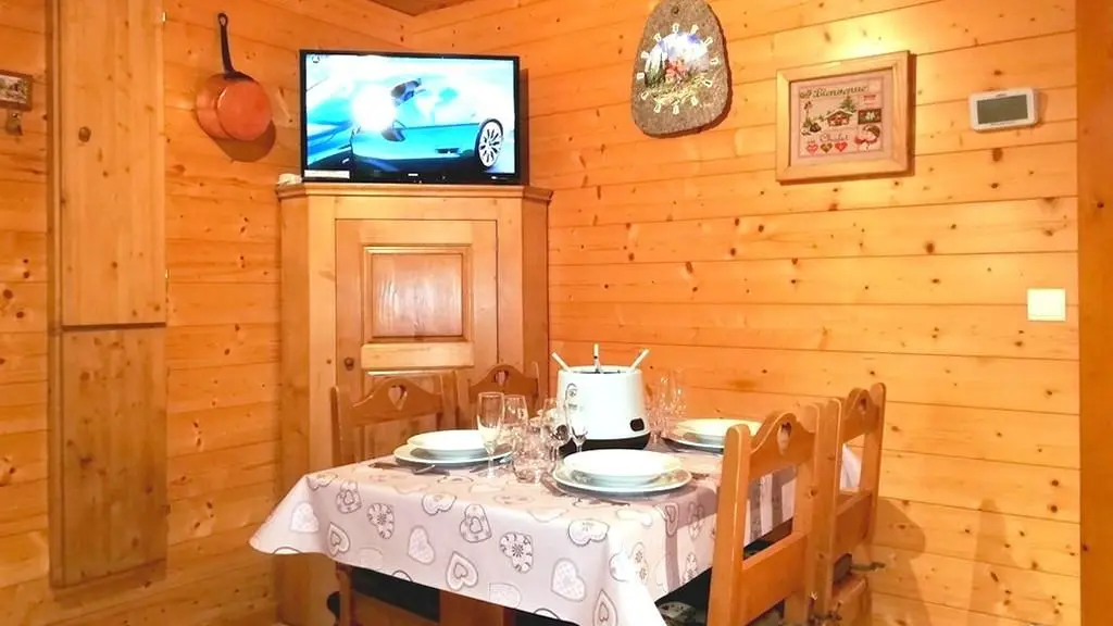 Le séjour / cuisine (vue 2/3)