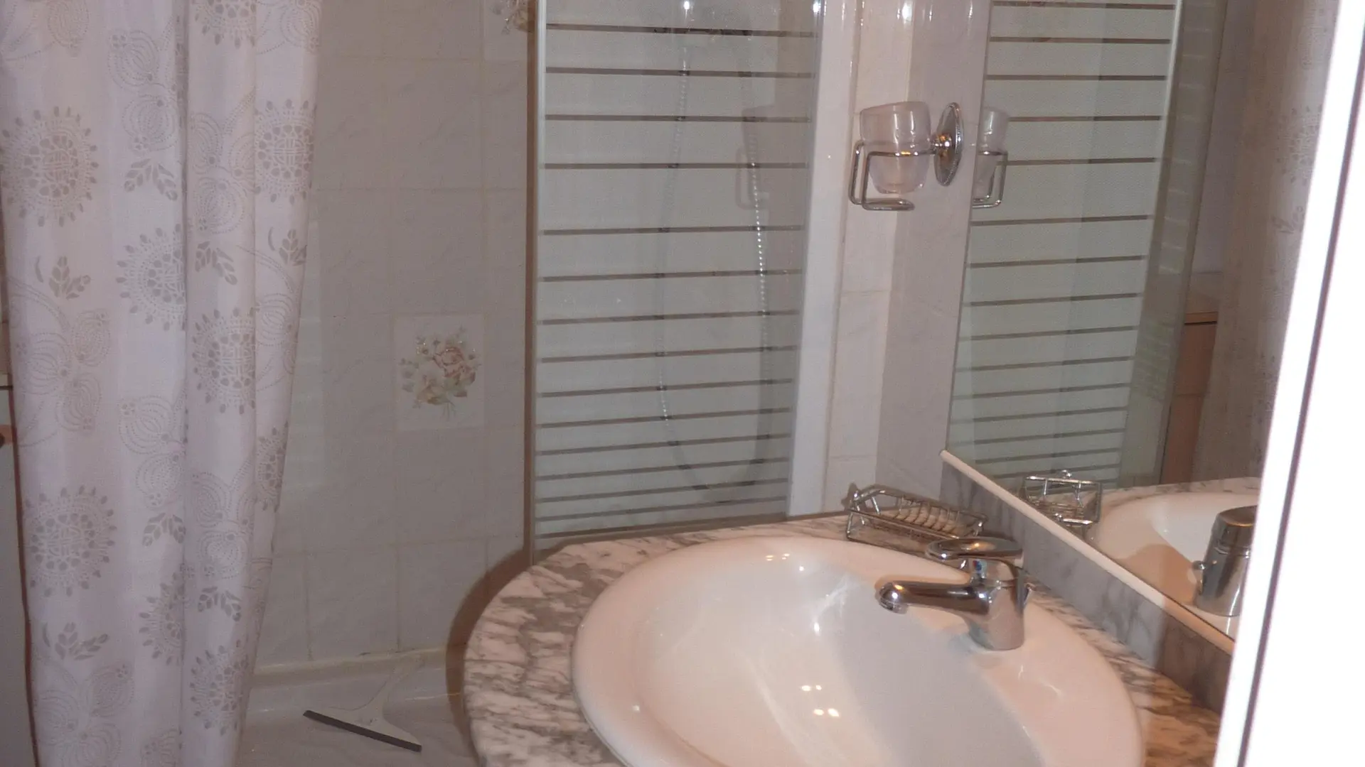 Bastides 38 -Salle d'eau