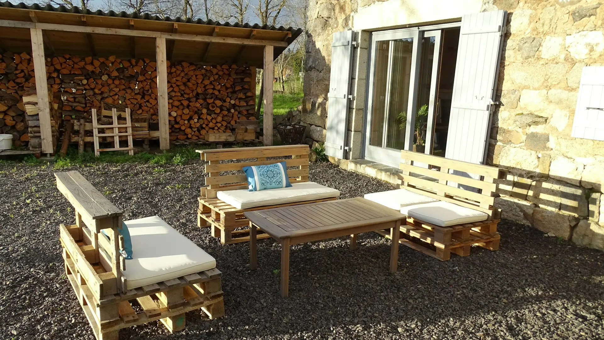 Terasse derrière la Ferme de Madelonnet