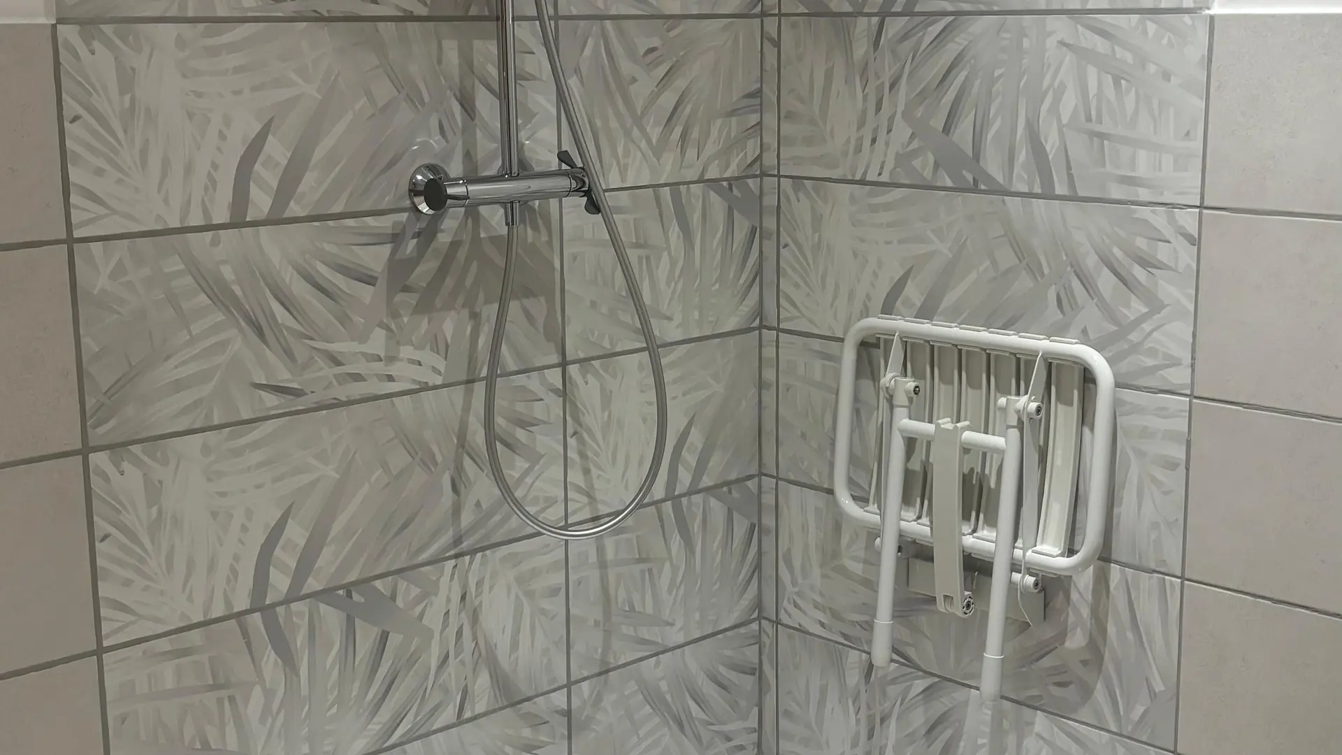 Douche équipée PMR