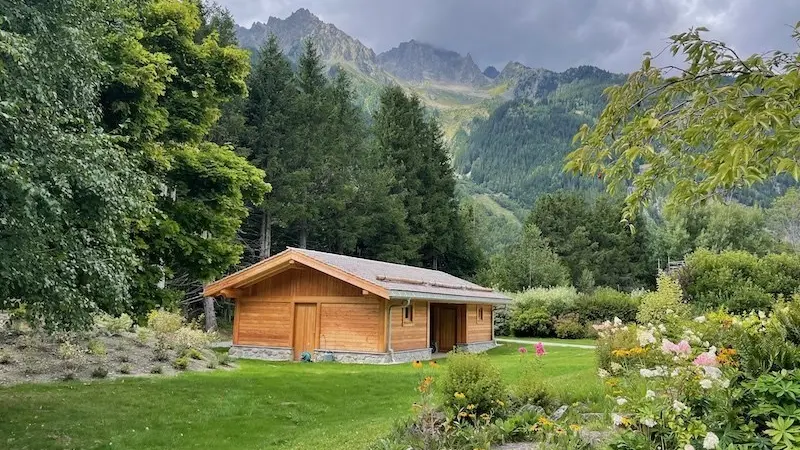 GARAGE FERME AVEC RECHARGE ELECTRIQUE