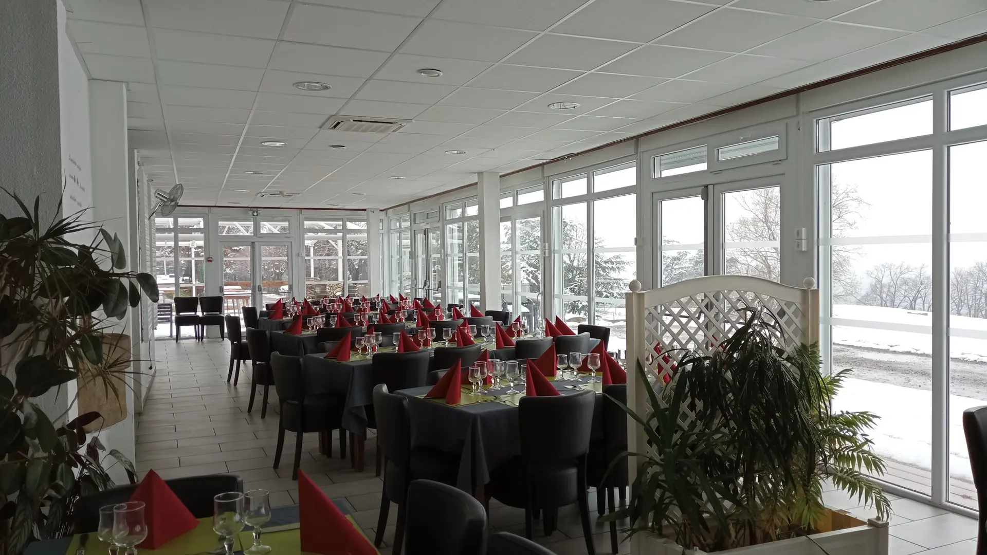 Restaurant Panoramique installé pour un dimanche