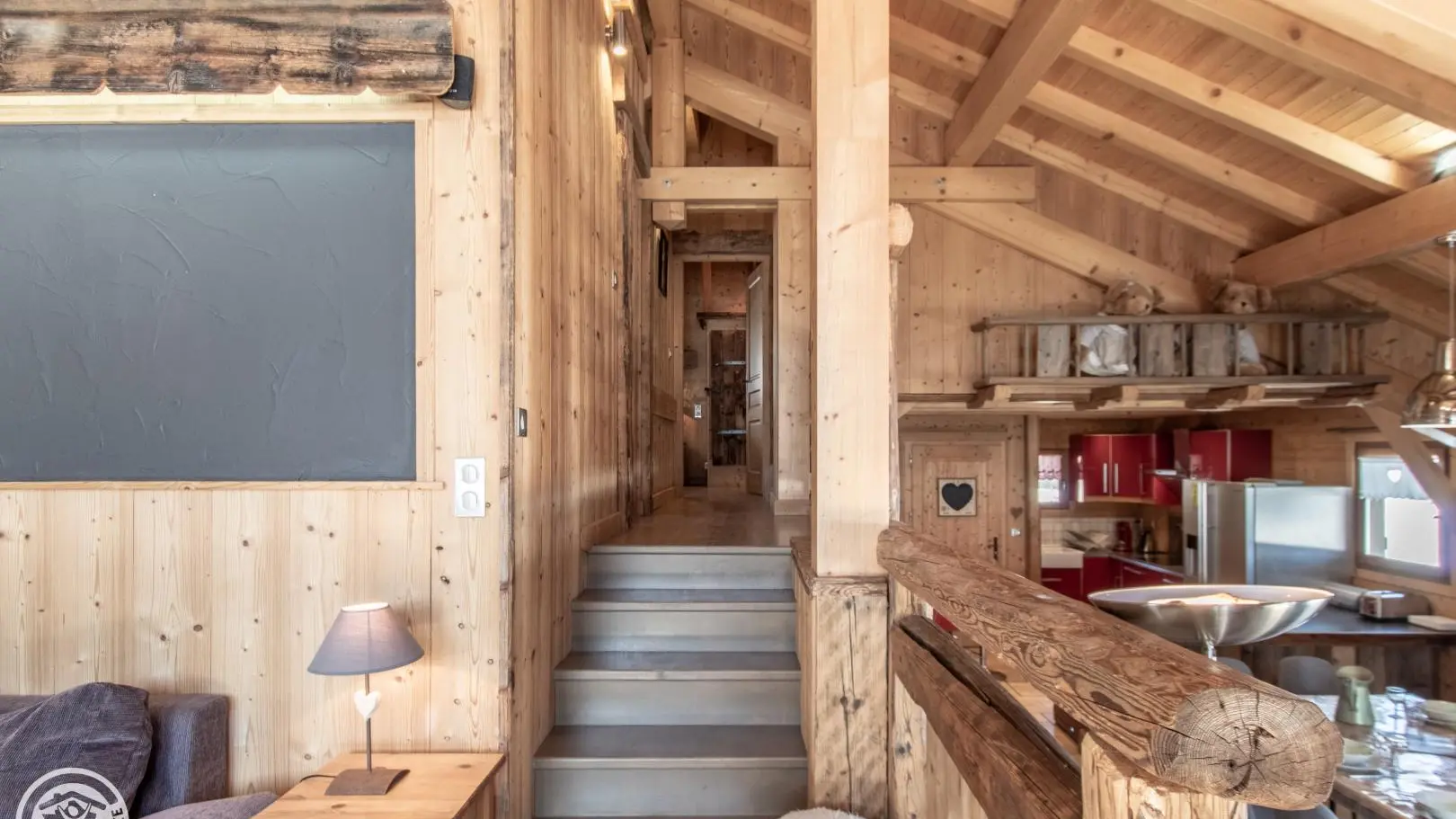 Espace séjour et accès espace nuit supérieur