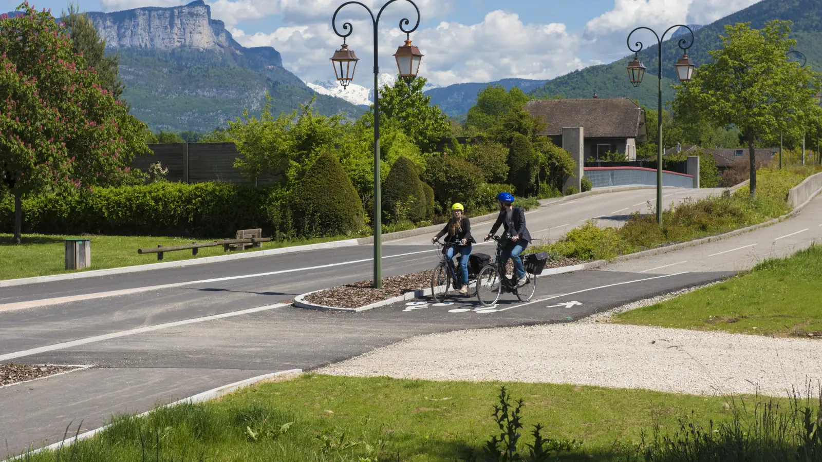 Vélo utilitaire piste cyclable Metz-Tessy 150517-1-© Dep74 - L. Guette