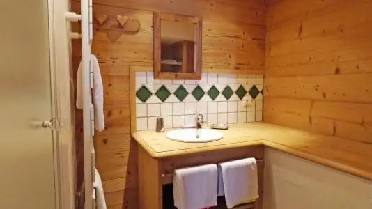 La salle d'eau de la chambre parentale