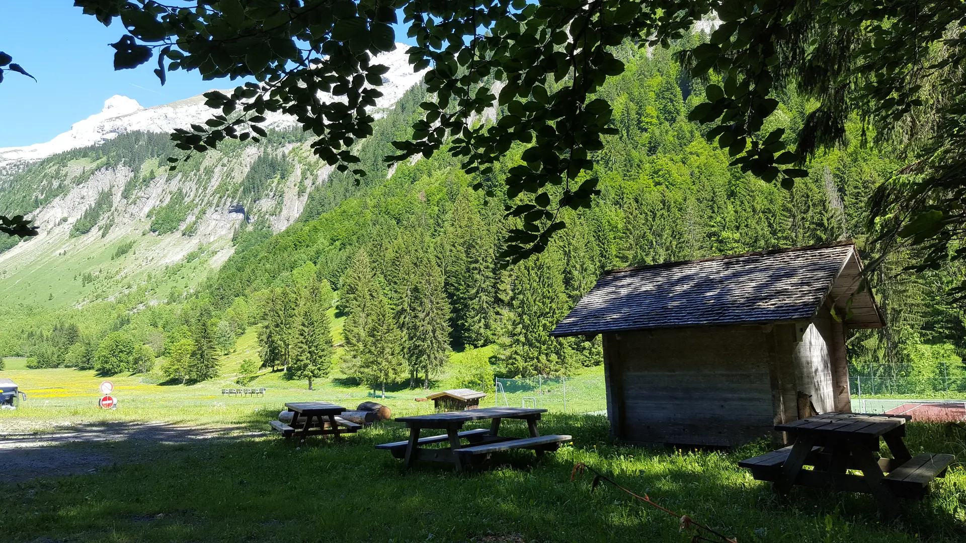 Aire de barbecue à Lormay