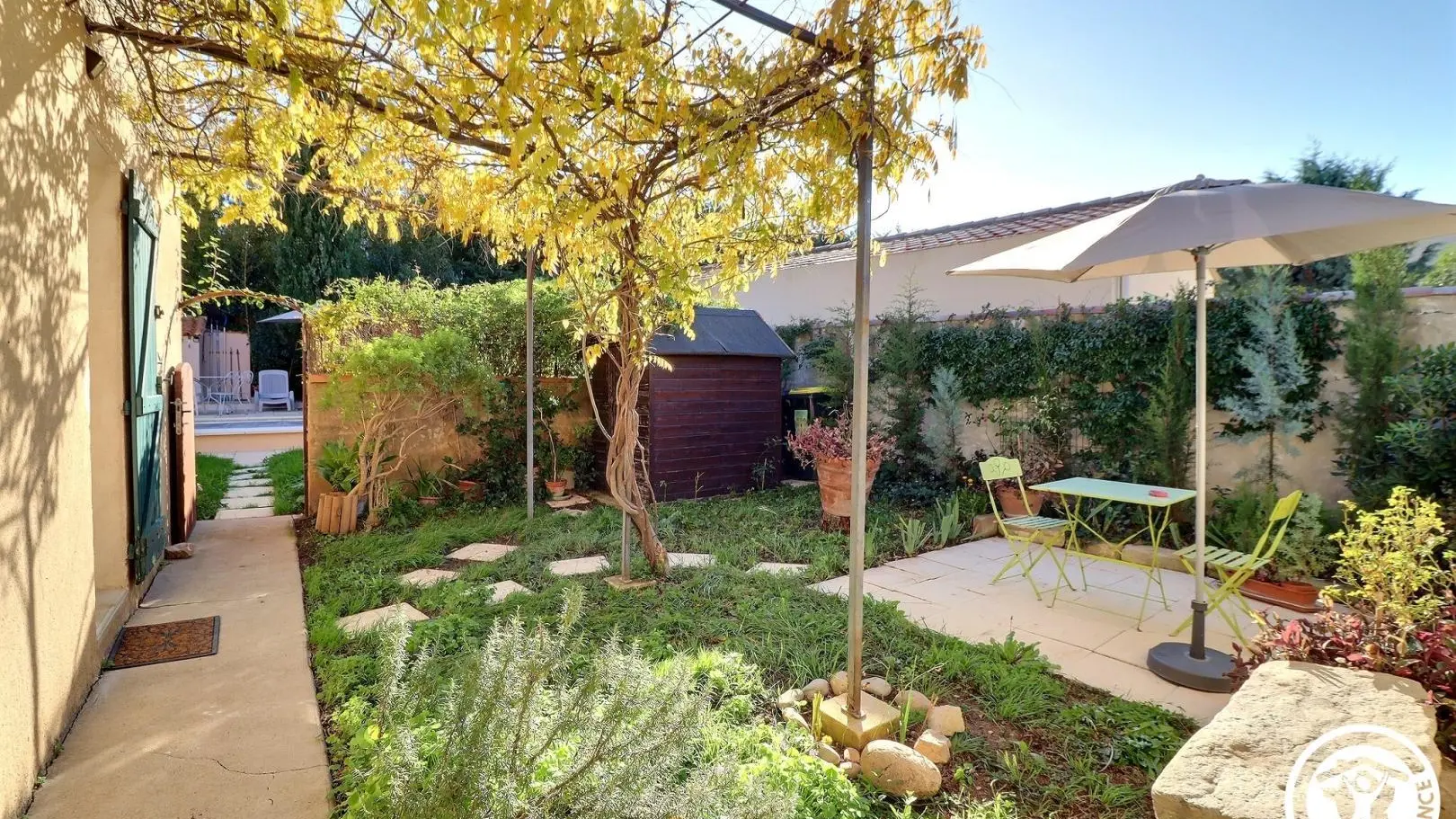 De l'Oustau dei Aucèus à son jardin & terrasse privative.