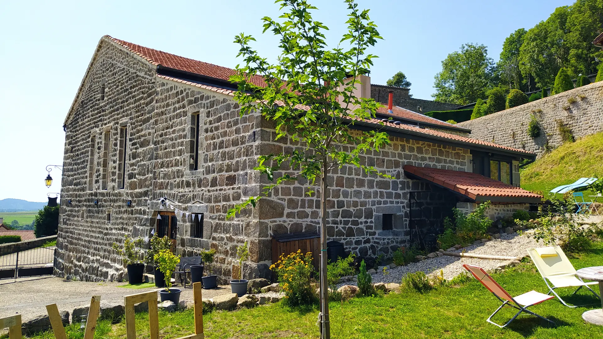 La Bâtisse aux Lanternes - Gîtes de Charme à St Bonnet le Château (42)