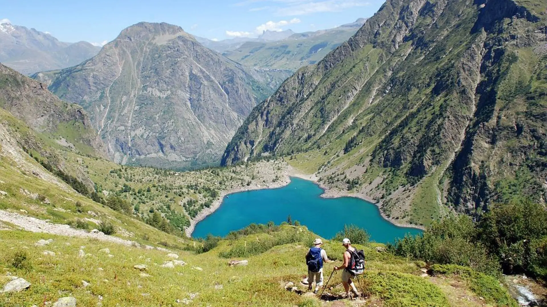 randonneurs au lac du Lauvitel