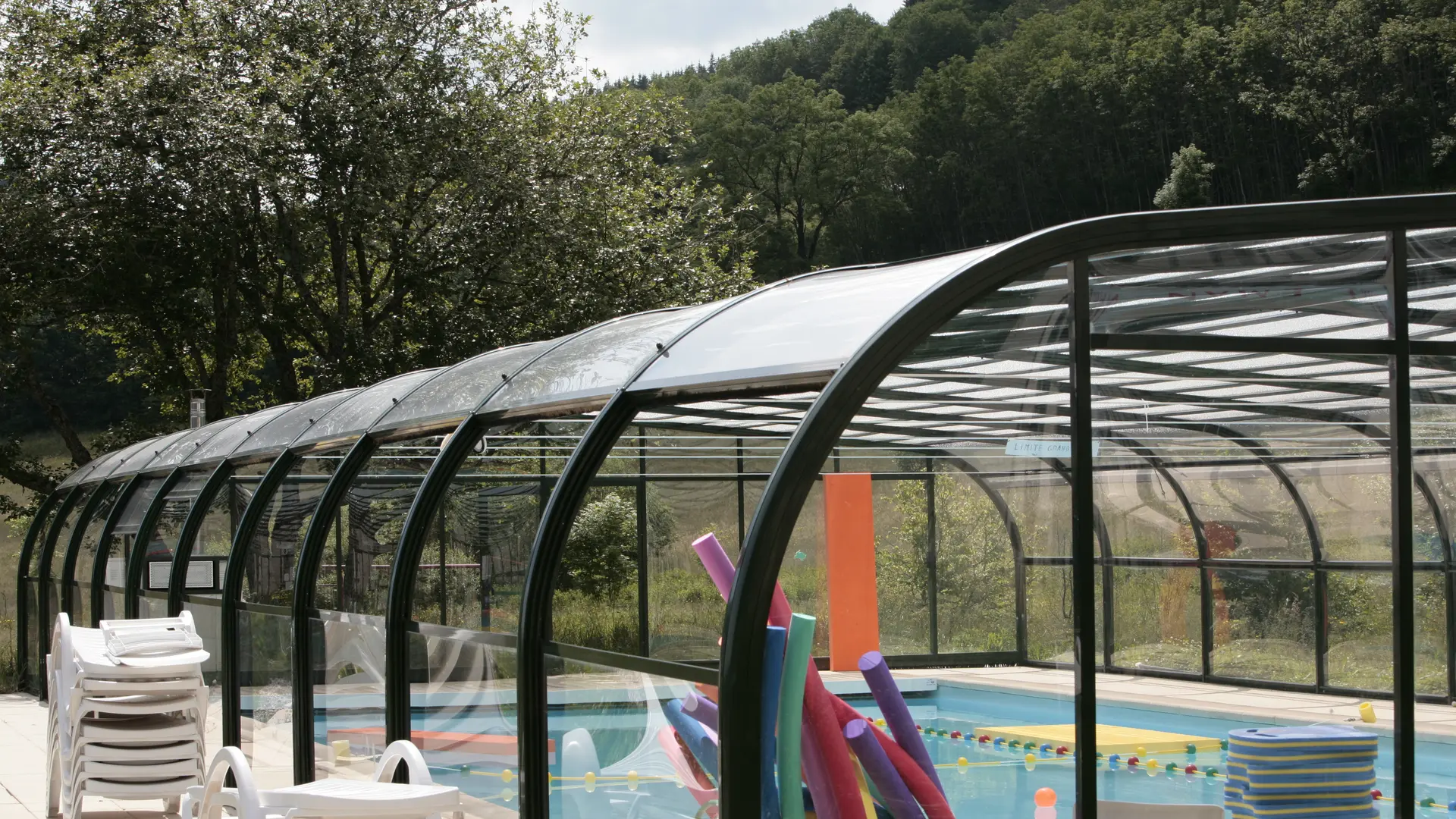 Piscine couverte et chauffée de la résidence