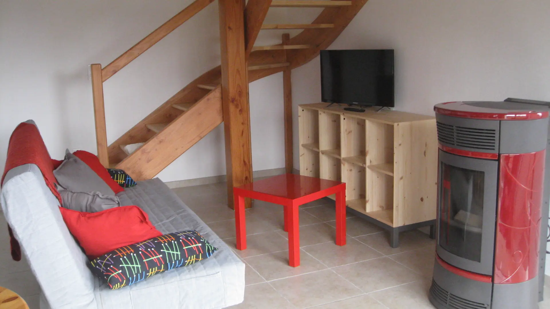 Coin salon  telvision poele a granulés  de bois