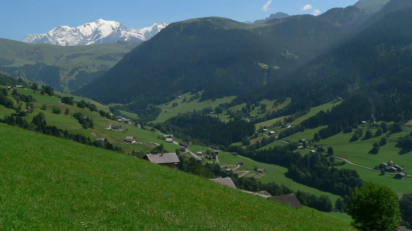Chalet avec sa vue SENSATIONNELLE 
         du  Mont-BLANC  !!