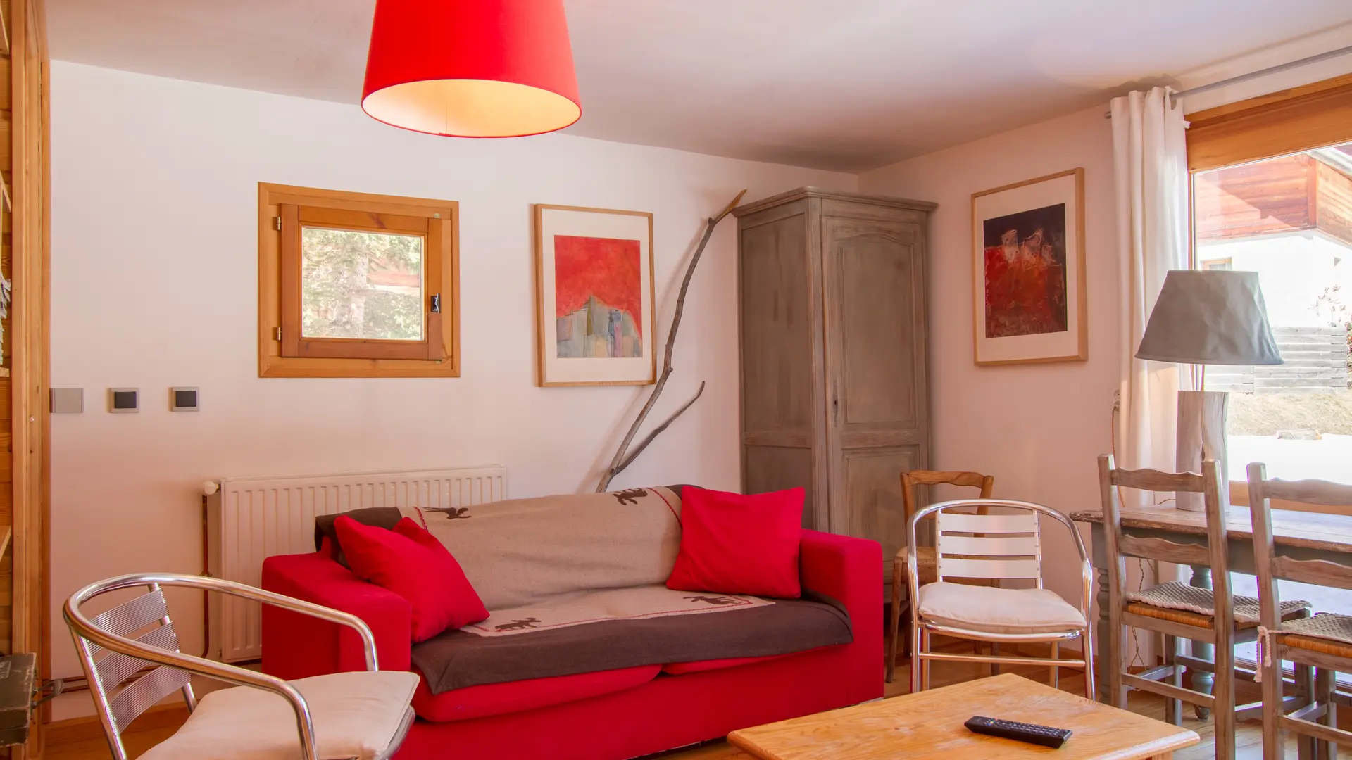 Ce chalet dispose d'un salon séparé, idéal pour une salle de jeux enfant