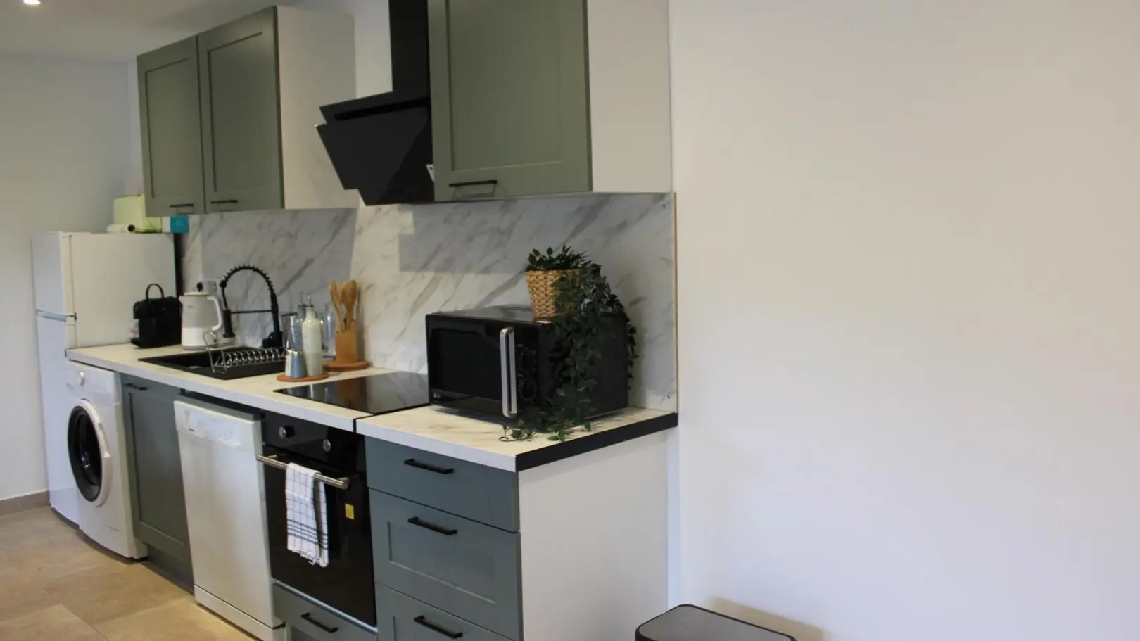 Gîte le Moderne-Cuisine-Contes-Gîtes de France Alpes-Maritimes