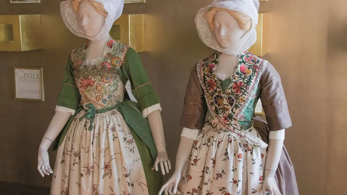 Découverte du musée du Costume et du Bijou