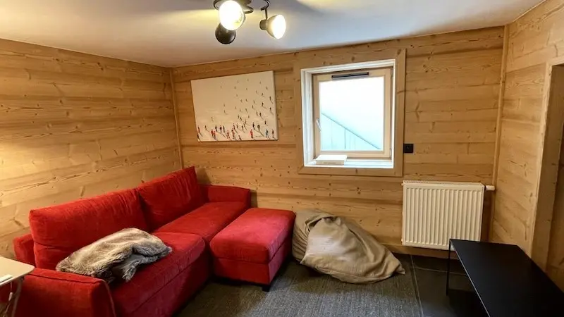 FAMILY ROOM  AVEC GRAND ECRAN TV