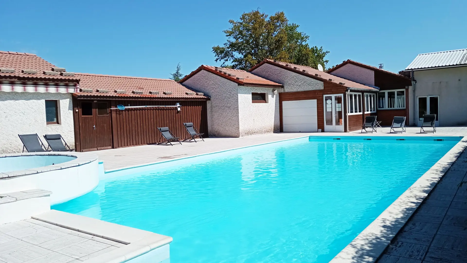Grande Piscine d'Eté au Domaine de la Barollière