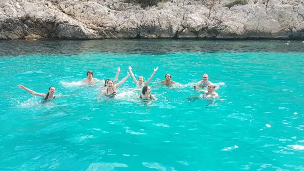 Sweet wake you: Cruise, Coffee and Diving in the Calanques of Frioul - CNTL