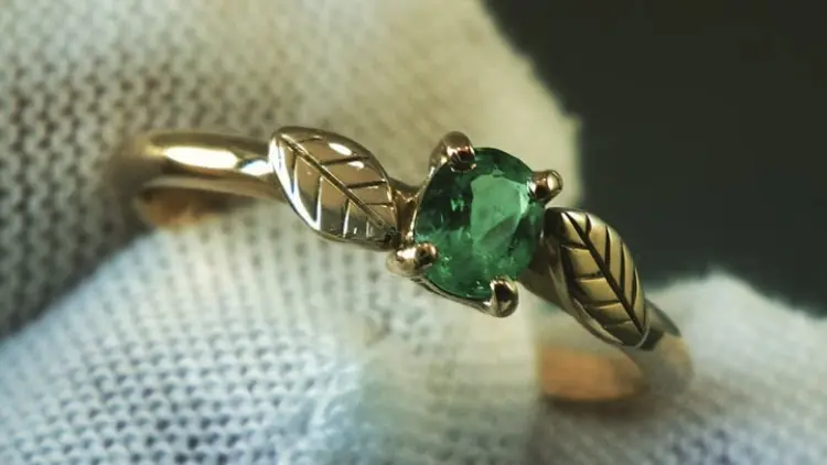 Ring aus 18 Karat Gold und Smaragd