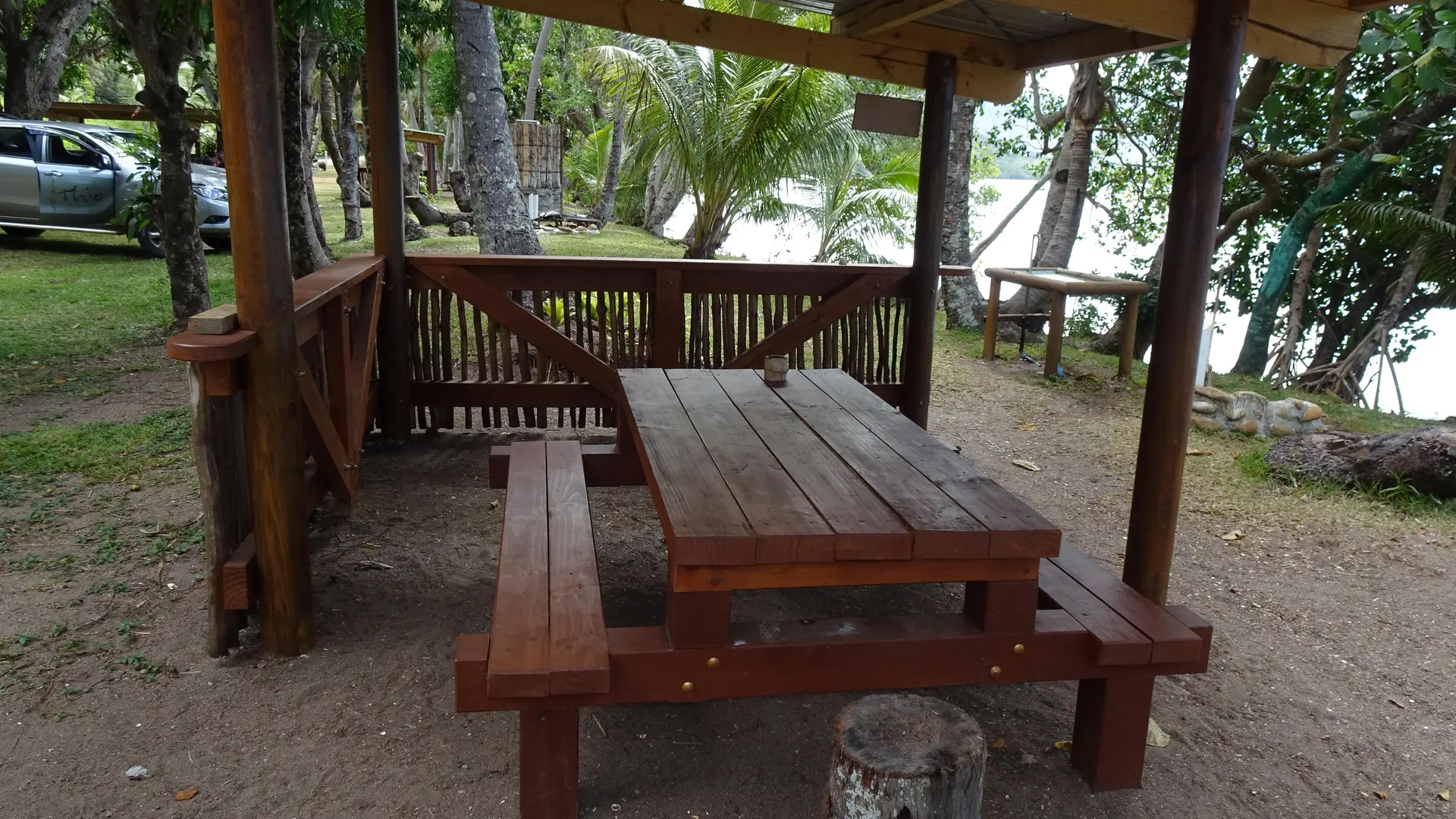 Table et abris jardin - Camping de Port Bouquet