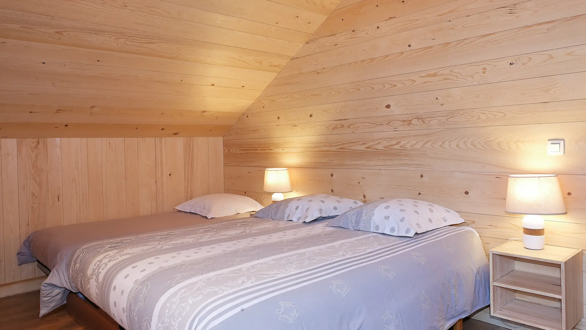 chambre  3 avec lit double et lit d'appoint