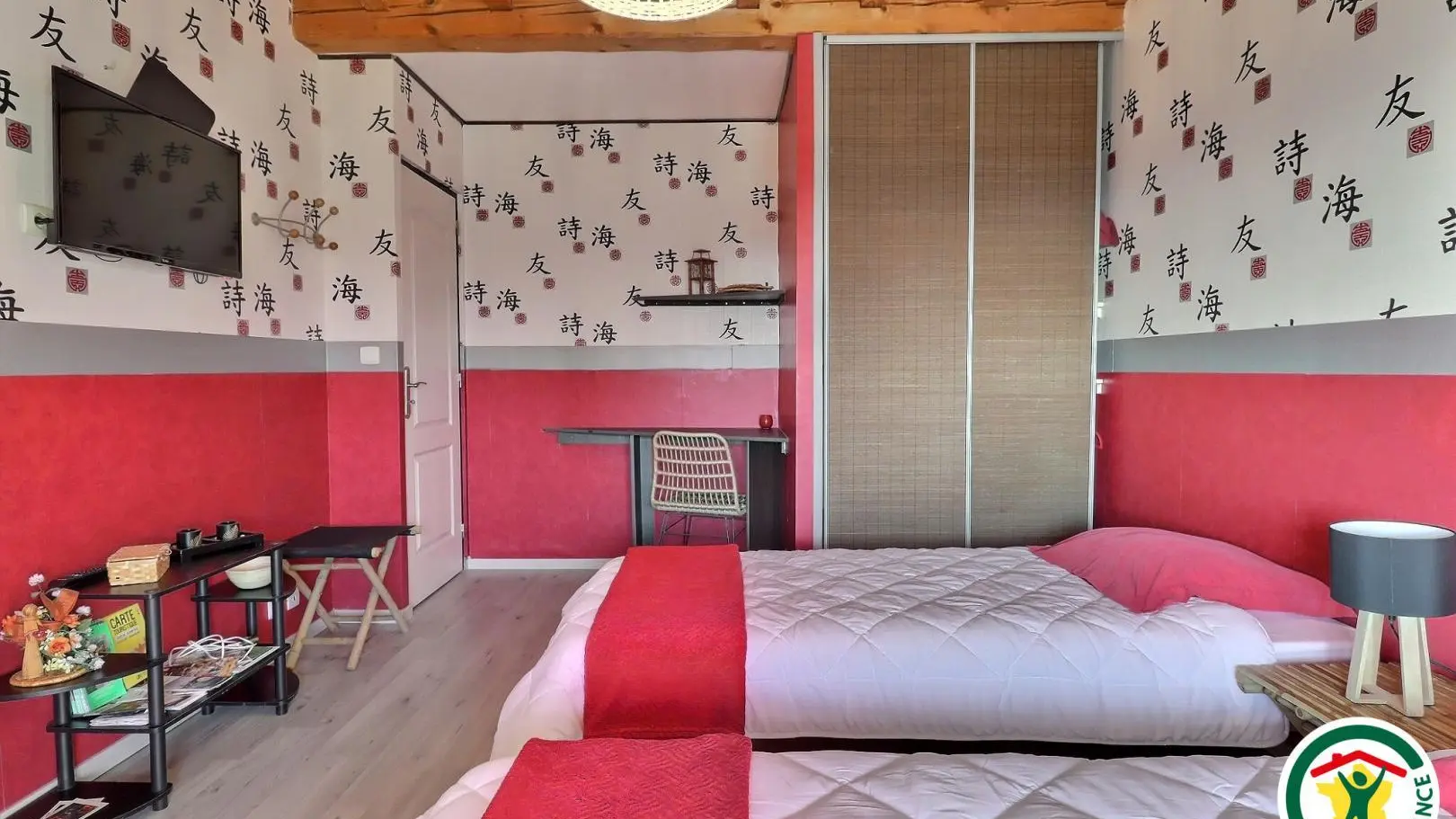 Chambre Lotus avec deux lits simples ou un lit double (2x80 ou 1x160 x200)