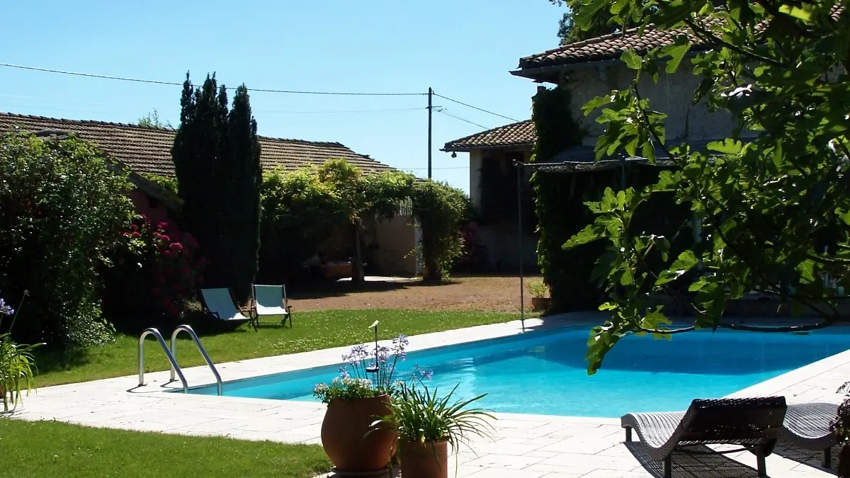 piscine chauffée des propriétaires à votre disposition