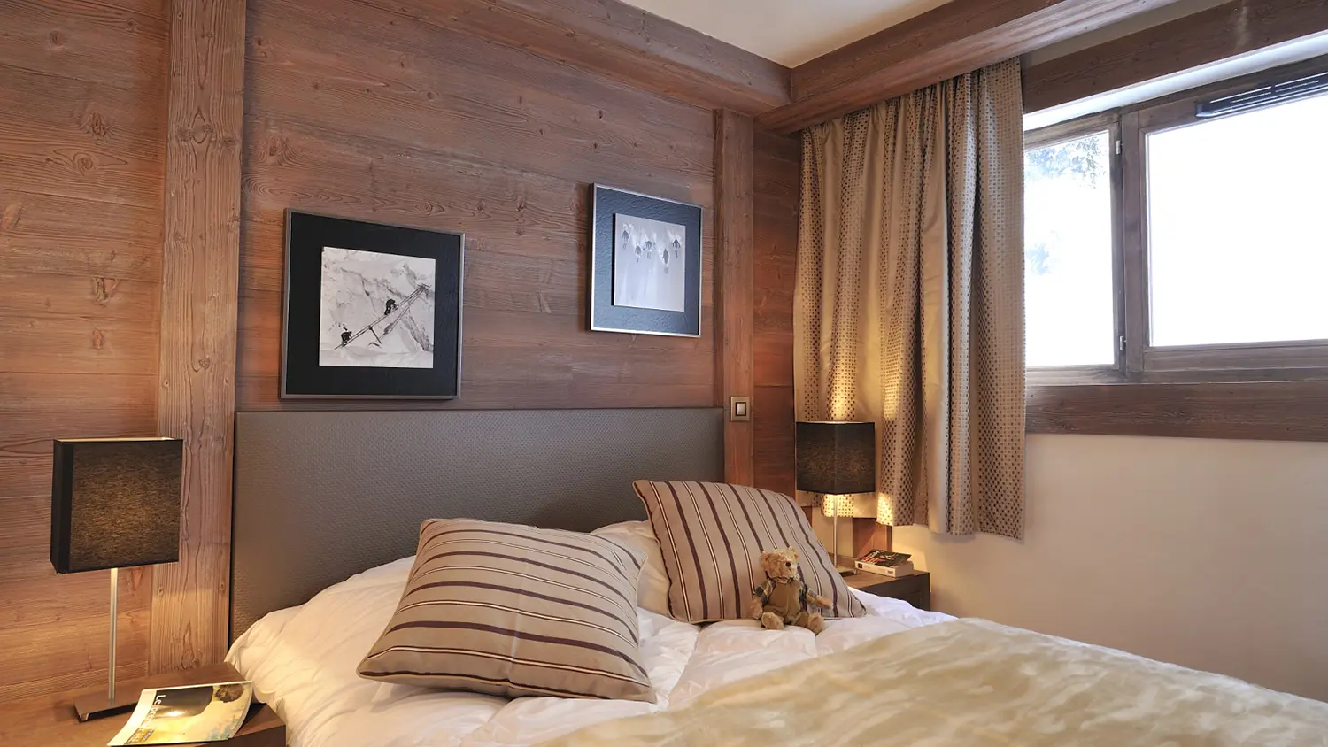 Bedroom with double bed