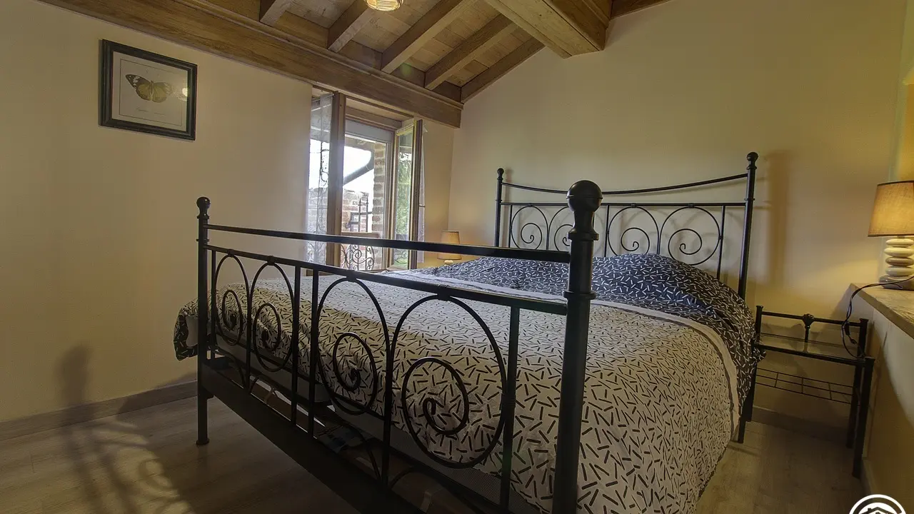 Chambre composée d'un lit en 160*200
