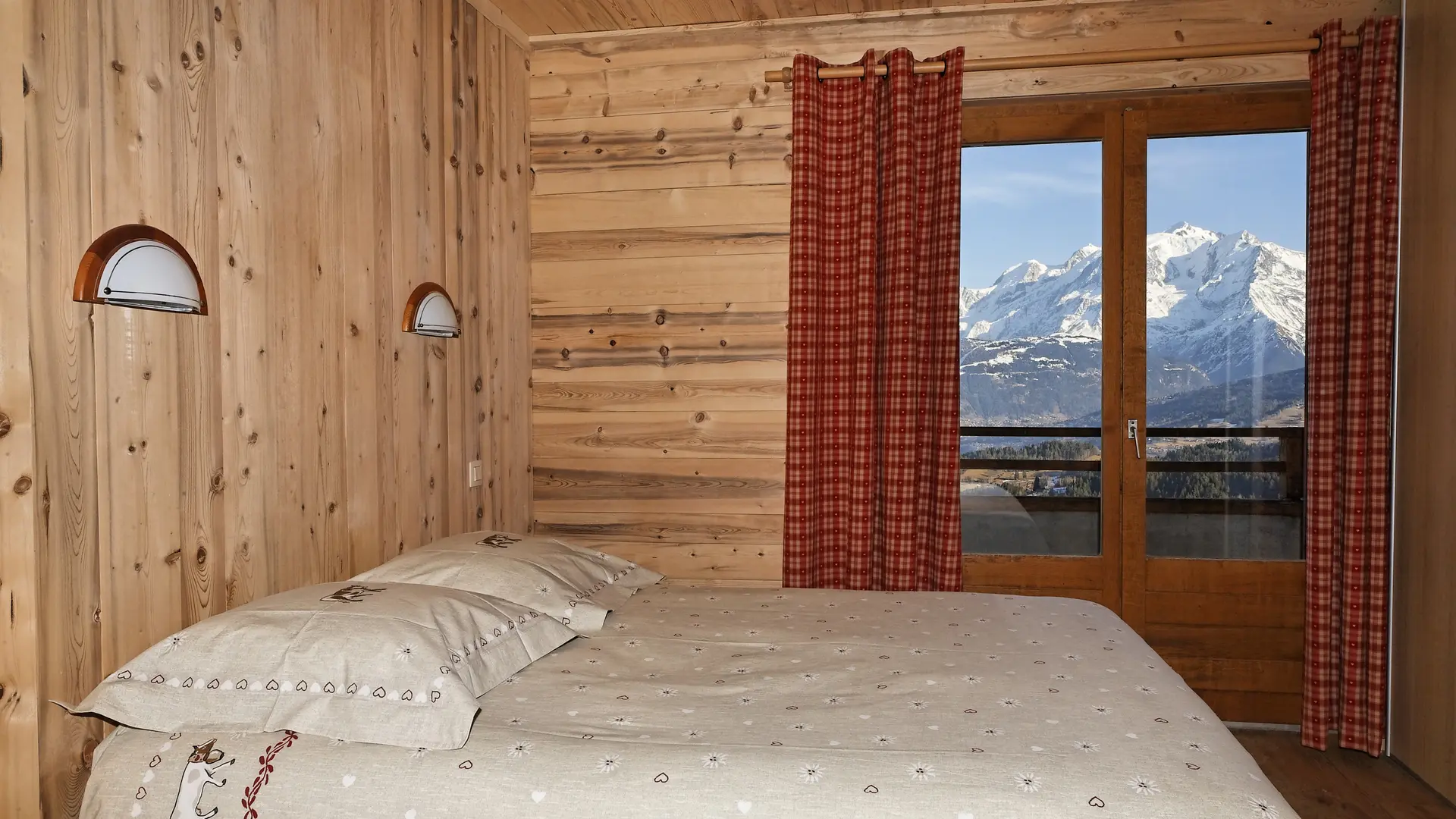 Chambre  avec porte-fenêtre vue MB