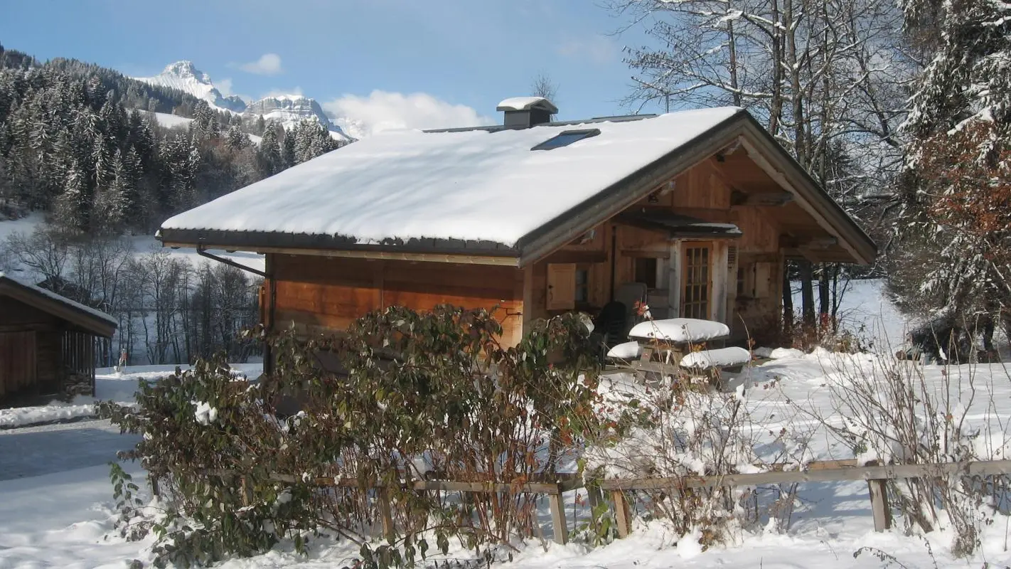 Le chalet sous la neige