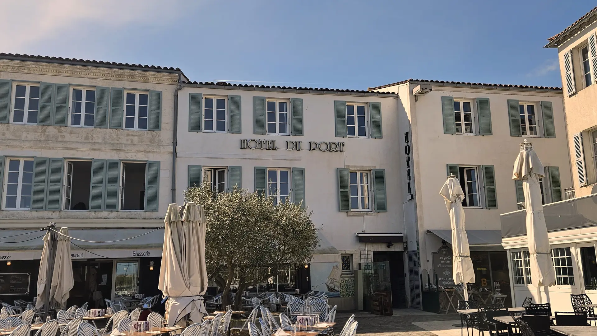 Façade Hôtel du Port