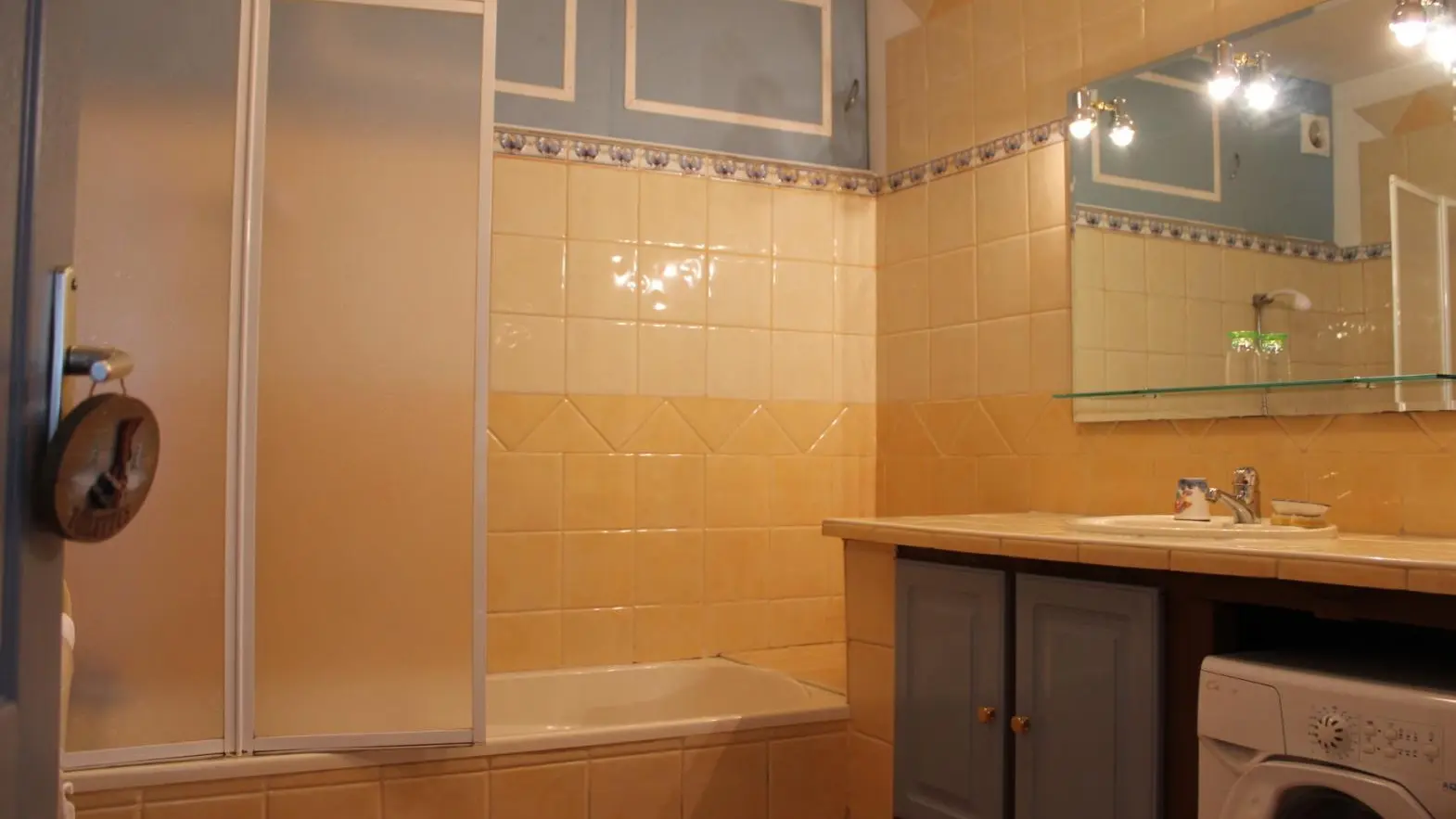 Gîte L'Aubépine de Douans-Salle de bains/WC-Saint-Étienne-de-Tinée-Gîtes de France des Alpes-Maritimes