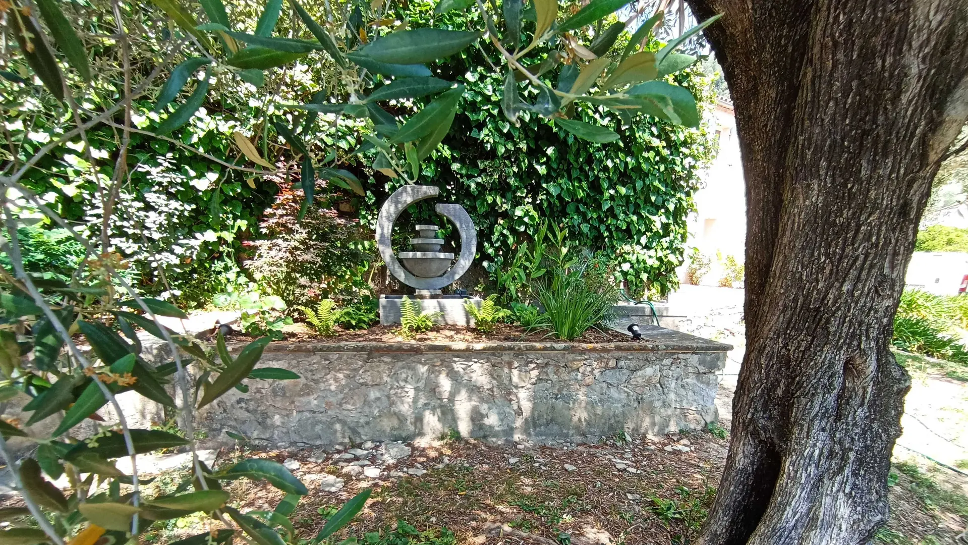 Le Lavoir avec fontaine Gîte Le Lavoir de Grasse Gîtes de France Alpes-Maritimes Grasse