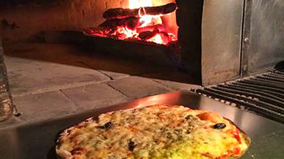 Pizza au feu de bois