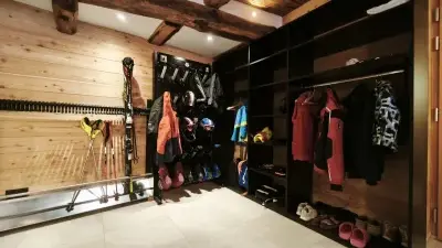 Local à skis et matériel divers